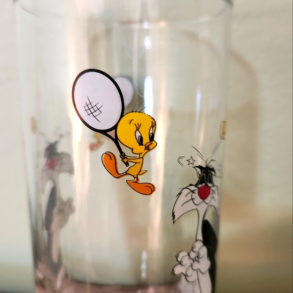 Looney Tunes 1998 Warner Brothers glass. 5 inches tall. Sylvester and Tweety - Picture 2 of 4